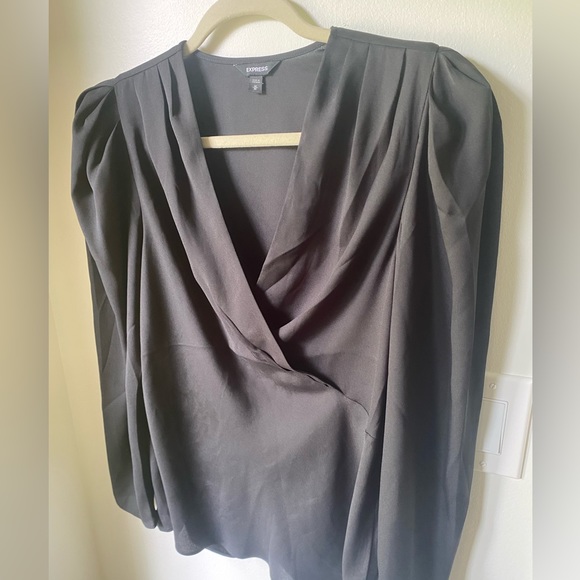 Express Puff Sleeve Blouse - Picture 2 of 4